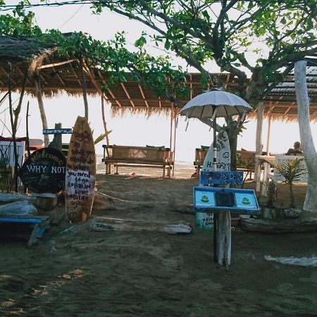 Why Not Bar And Bungalows #2 Pemenang Buitenkant foto