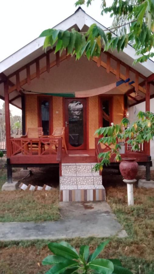 Why Not Bar And Bungalows #2 Pemenang Buitenkant foto