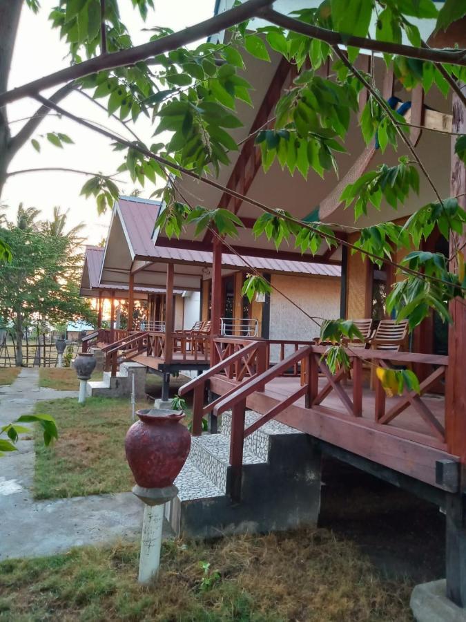 Why Not Bar And Bungalows #2 Pemenang Buitenkant foto